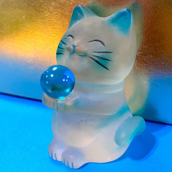 BLUE LUCKY SMILING CAT HOLING A BLUE BALL CAT HAS BLUE HIGHLIGHTS, CUTE 2” - Picture 2 of 10
